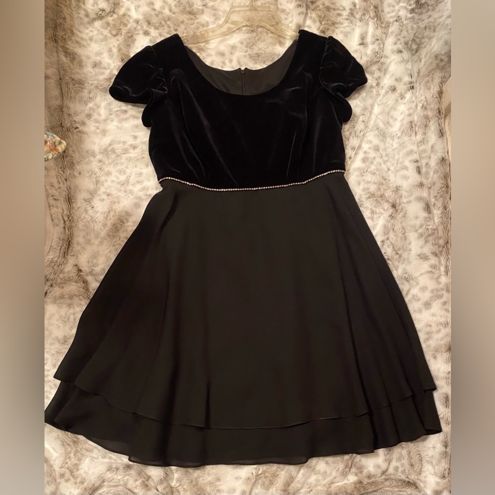 Juniors 15/16 knee length dress
